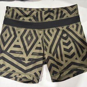 Lululemon Run Crop Leggings Size 4 Olive Green Black Geometric Print Athletic Ca